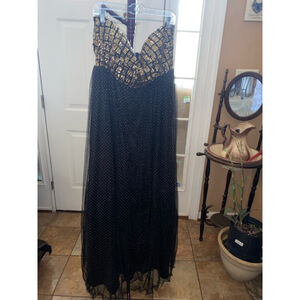 Women's Fashion Nova Dress Size 3X Black and Gold